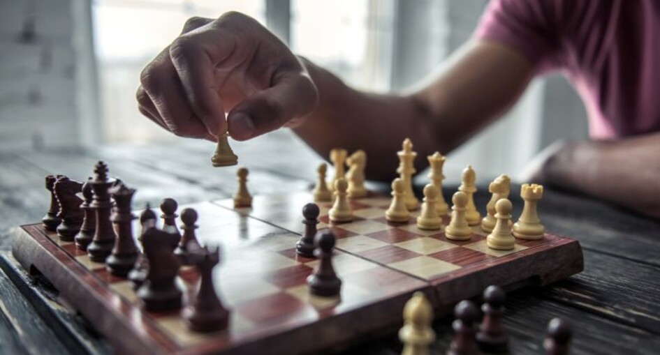 🤔💭💡 ¡Datos curiosos de ajedrez! 🌍♟️ 1️⃣ El ajedrez es considerado uno  de los juegos más antiguos del mundo y un deporte mental. 🌟🧠 2️⃣…